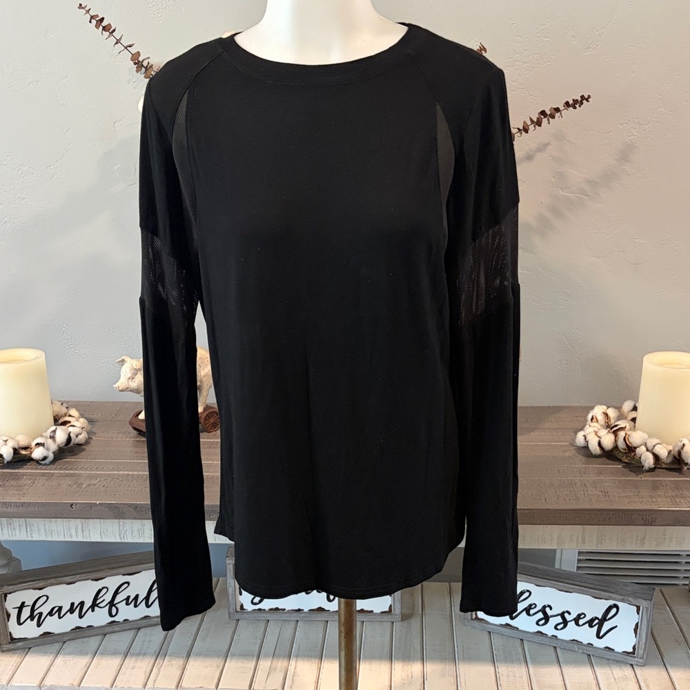 Women’s Black Long-Sleeve Crewneck Top